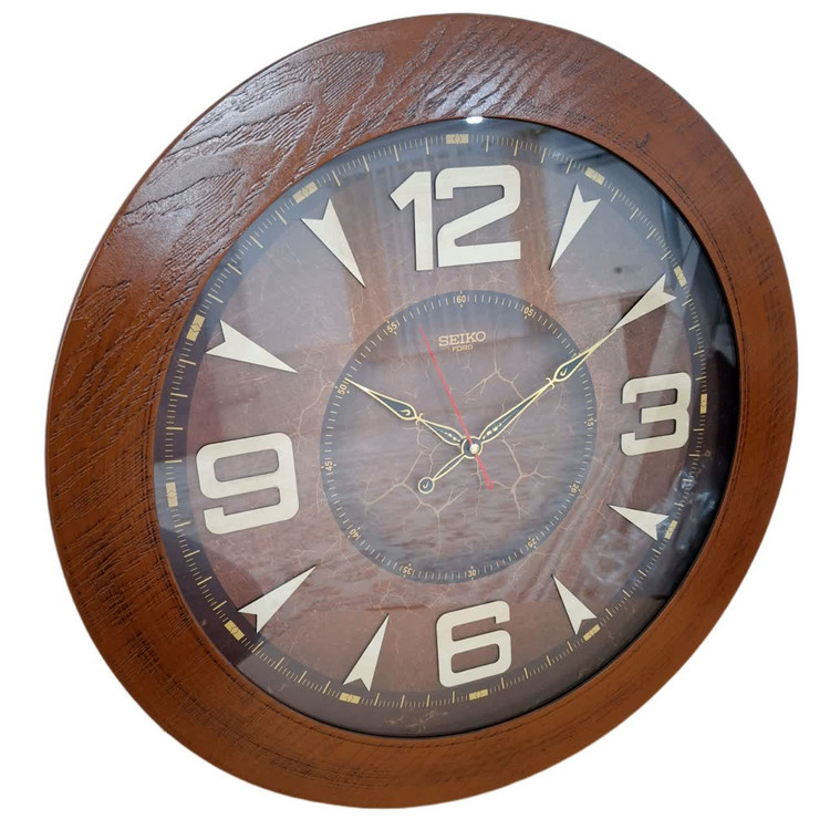 ساعت دیواری سیکو چوبی قهوهای 60 سانتیمتری با اعداد برجسته چوبی همراه با 3 سال ضمانت