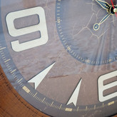 ساعت دیواری سیکو چوبی قهوهای 60 سانتی از نمای نزدیک تر