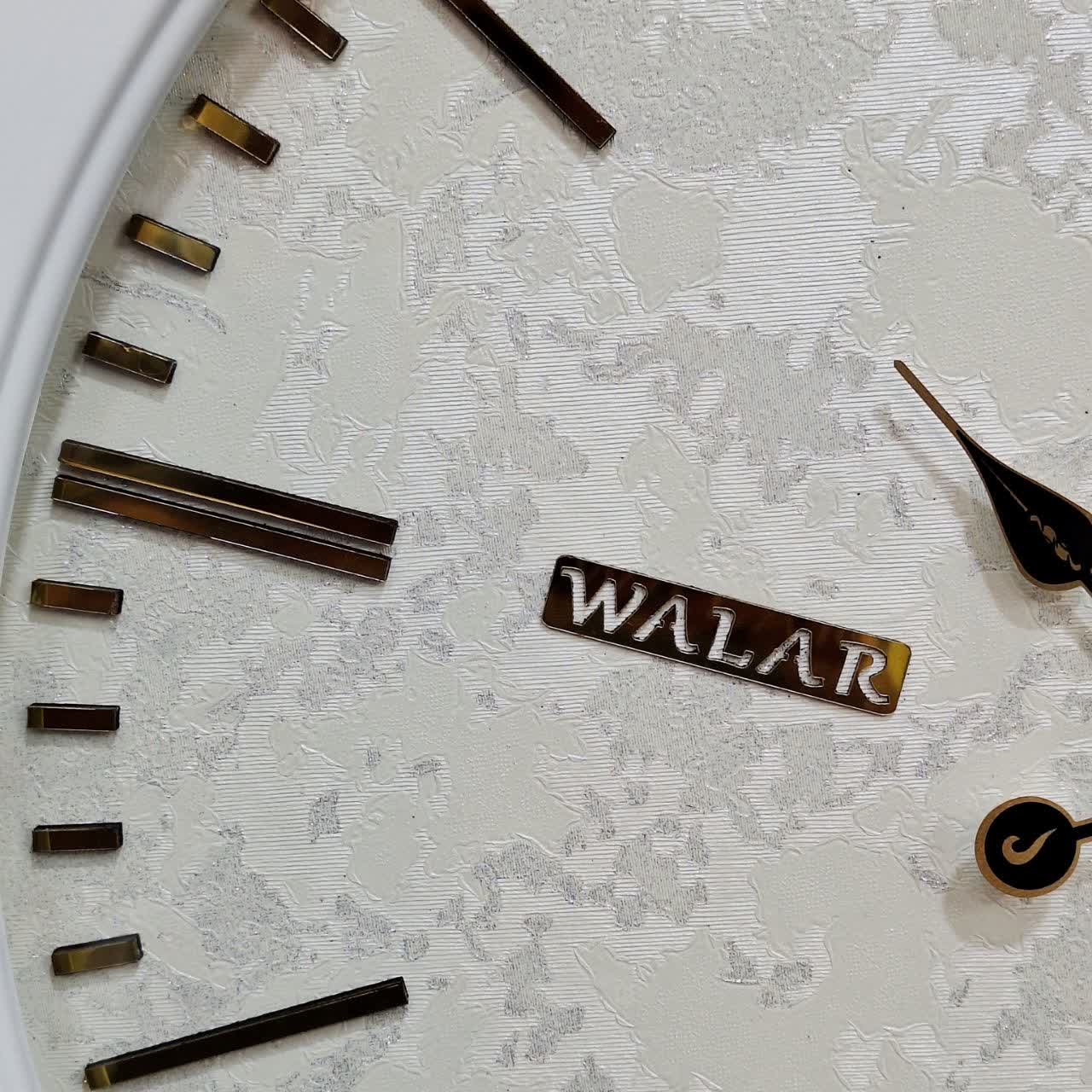 ساعت دیواری والار سفید 60 سانتی‌متری با اعداد مدرن ترکیبی طلایی برجسته همراه با 2 سال ضمانت