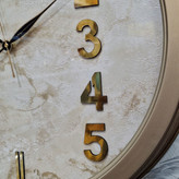 ساعت دیواری والار بژ طلایی 60 سانتیمتری از نمای نزدیک