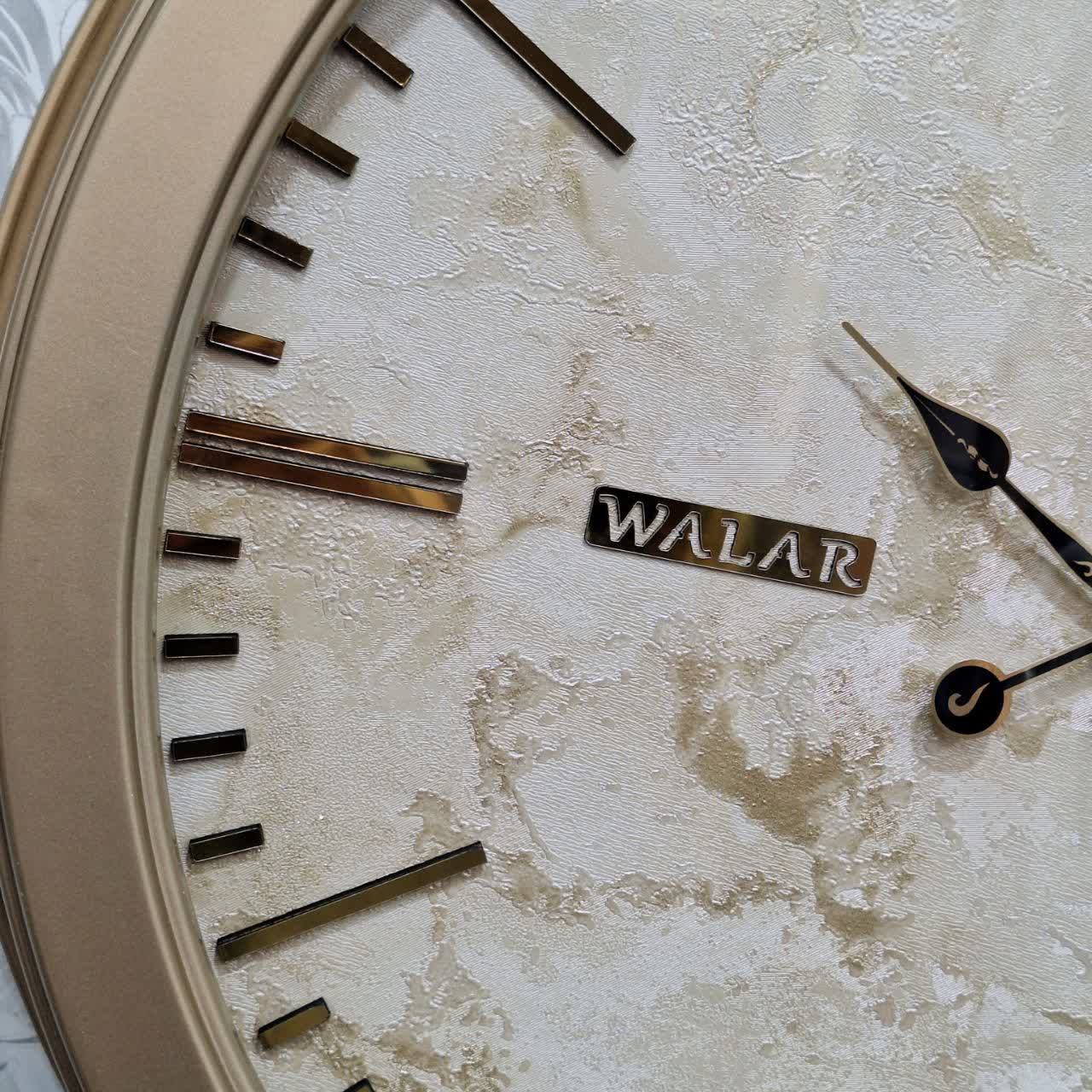 ساعت دیواری والار بژ طلایی 60 سانتی‌متری از نمای نزدیک تر