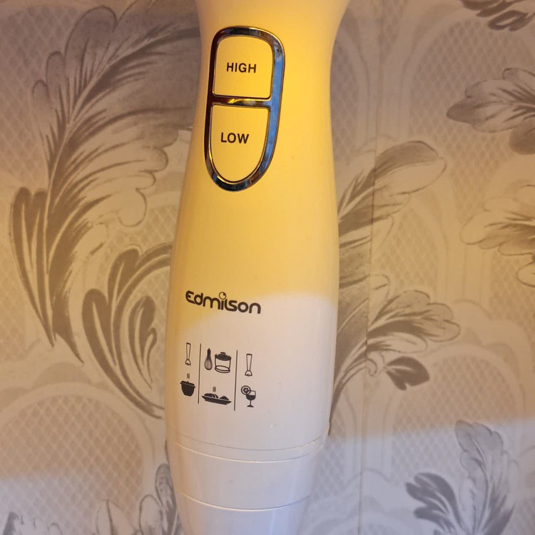 گوشتکوب برقی ۳ کاره ادمیلسون با همزن و خردکن از نمای نزدیک تر