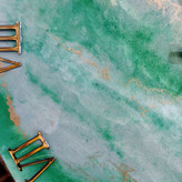 ساعت دیواری رزینی سبز سایز 50 از نمای بغل