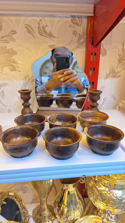 ست آینه و شمعدان و هفتسین چوب گردو از نمایی دیگر