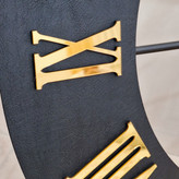 ساعت دیواری چرمی فلزی رینگ مشکی با چرم مشکی از نمای دیگر