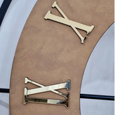 ساعت دیواری چرمی فلزی با چرم عسلی و رینگ مشکی از نمای دیگر