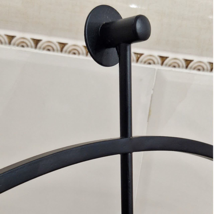 ساعت دیواری چرمی فلزی طوسی رینگ مشکی از نمای بالا