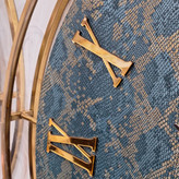 ساعت دیواری چرمی با چرم سبز پوست ماری از نمای دیگر