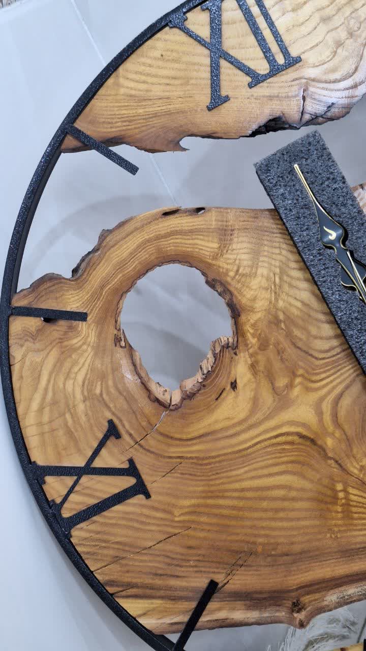 ساعت دیواری روستیک با فریم فلزی صنعتی و طراحی خاص دست‌ساز