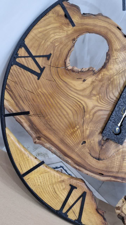 ساعت دیواری روستیک با فریم فلزی صنعتی از نمای دیگر