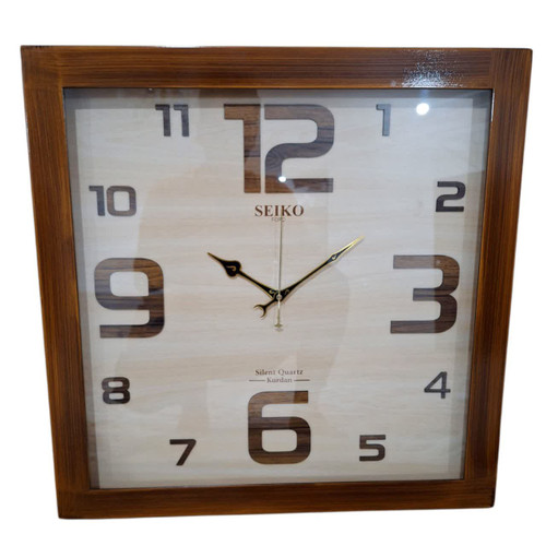 ساعت دیواری چهارگوش ۶۰ سانتی سیکو چوبی قهوهای داخل کرمی با اعداد چوبی انگلیسی