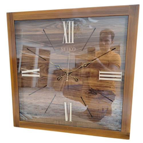 ساعت دیواری چهارگوش ۷۰ سانتی سیکو چوبی قهوهای با اعداد رومی خطی