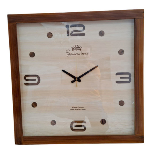ساعت دیواری مربع ۷۰ سانتی چوبی قهوهای داخل کرم با اعداد مینیمال