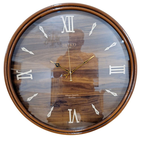 ساعت دیواری گرد ۶۰ سانتی چوبی قهوهای با اعداد سلطنتی رومی