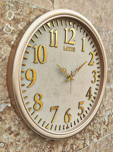 ساعت دیواری گرد ۶۵ سانتی لوتوس فایبر بژ طلایی با اعداد پلکسی طلایی از نمای دیگر